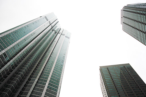 个人营业执照年审的具体流程是什么？个人营业执照在进行年审时要准备哪些材料？